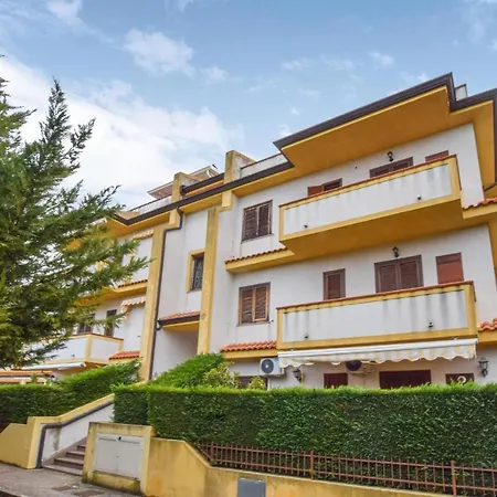 2 Bedroom Nice In سكاليا